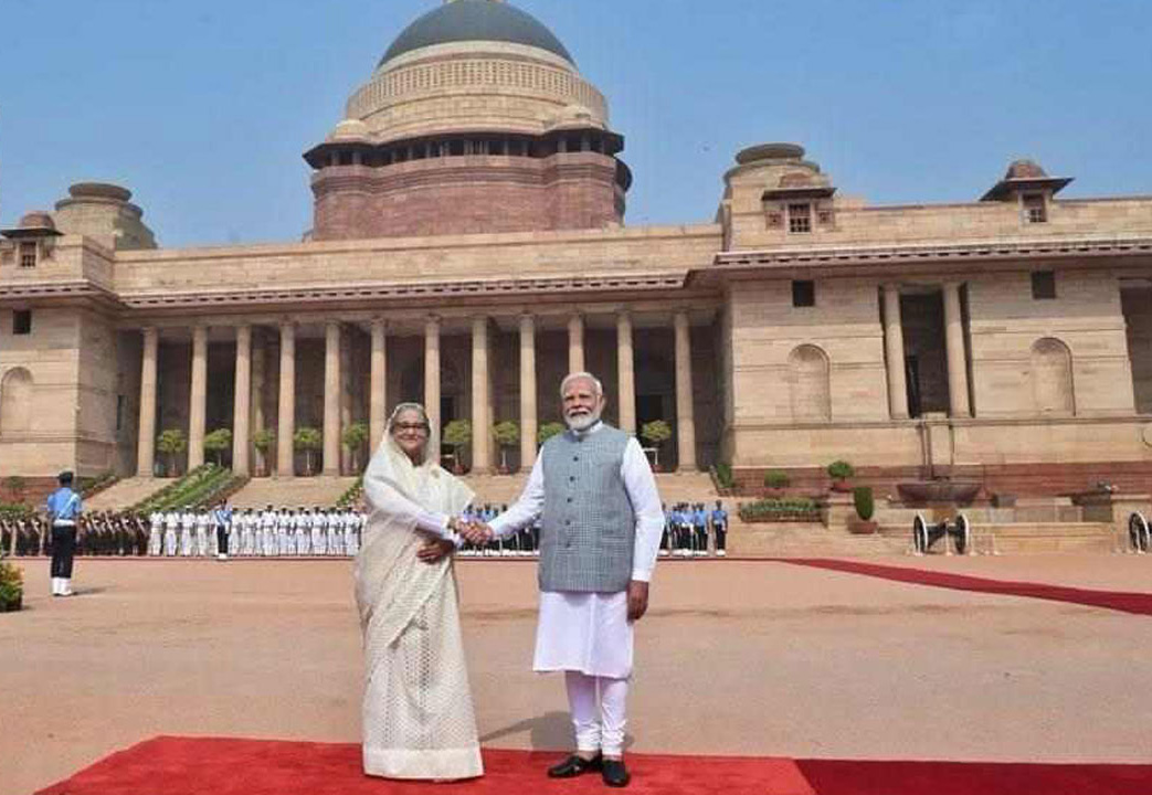 দিল্লির রাষ্ট্রপতি ভবনে শেখ হাসিনাকে লালগালিচা সংবর্ধনা