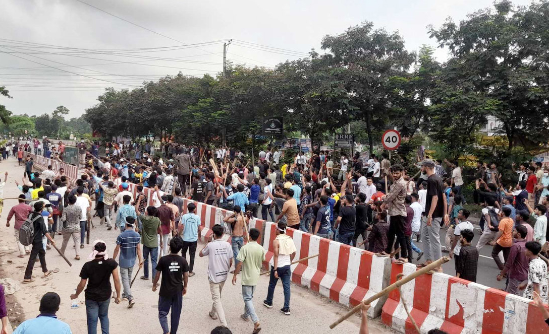 কোটা ইস্যুতে চলছে শিক্ষার্থীদের অবরোধ কর্মসূচি