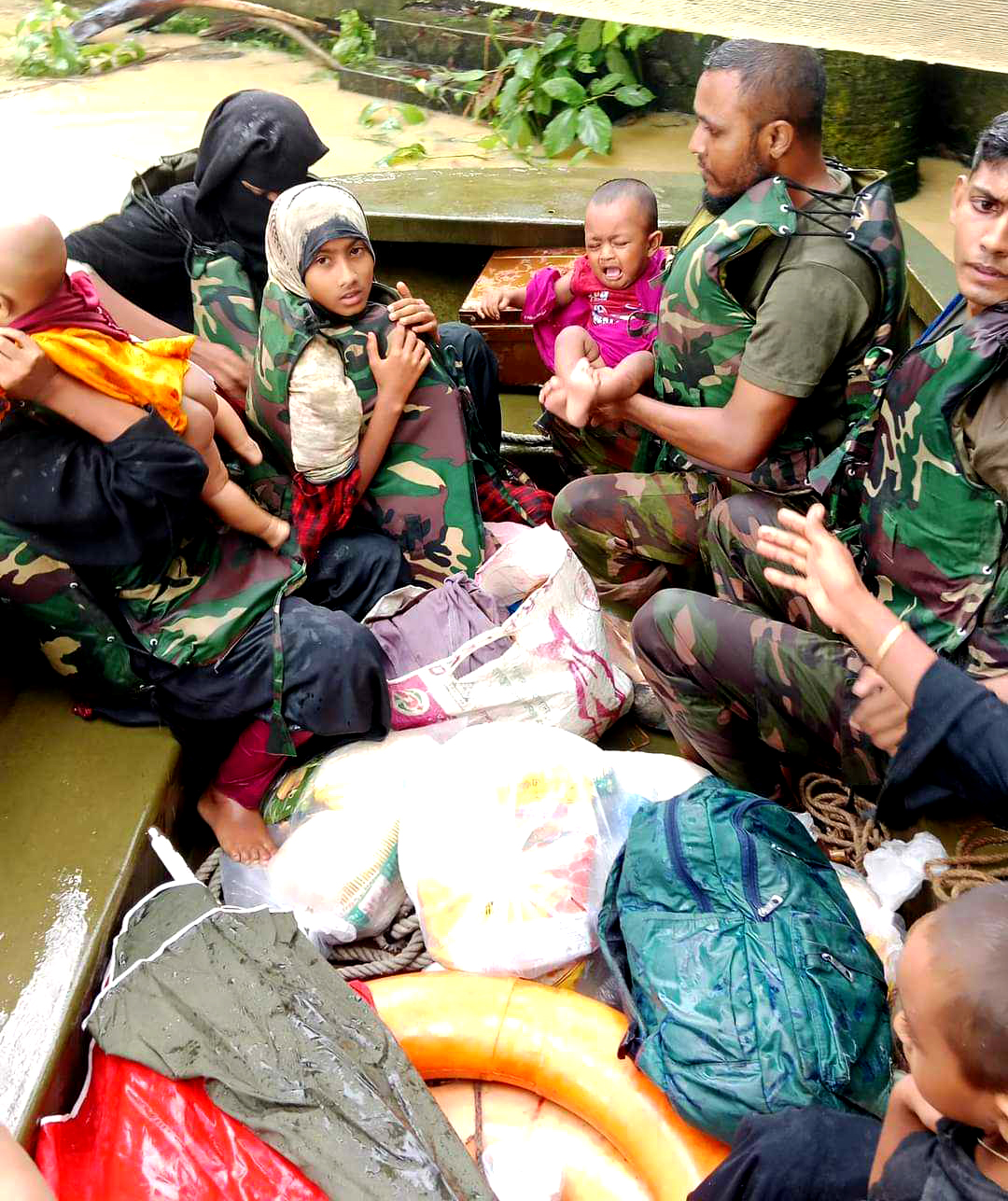 হালুয়াঘাটে বন্যা পরিস্থিতির অবনতি, সহযোগিতায় সেনাবাহিনী