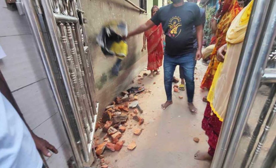 চট্টগ্রামের পাথরঘাটায় তিন মন্দিরে হামলা ও ভাঙচুর