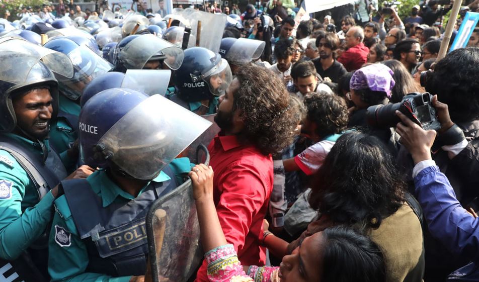 আইন-শৃঙ্খলা পরিস্থিতির অবনতি, কী করছে অন্তর্বর্তী সরকার