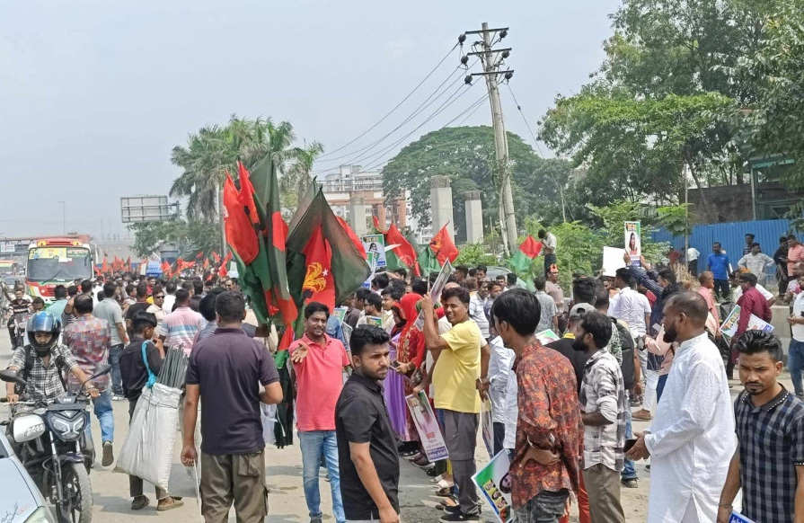 দেশে পৌঁছেছেন খালেদা জিয়া, নেতাকর্মীদের শুভেচ্ছায় সিক্ত