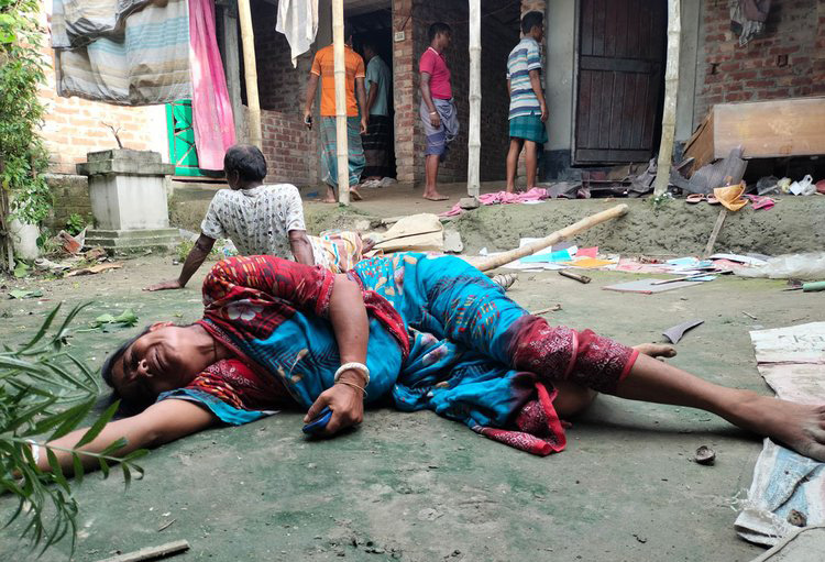 ধর্মীয় কটূক্তির অভিযোগে হিন্দুপল্লিতে ভাঙচুর