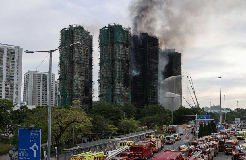 হংকংয়ে বহুতল আবাসিক ভবনে আগুনে মৃত্যু বেড়ে ৫৫, নিখোঁজ ২৭৯