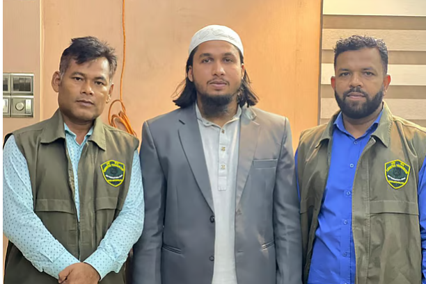 ডেইলি স্টার থেকে কম্পিউটার নিয়ে যাওয়া যুবক গ্রেপ্তার