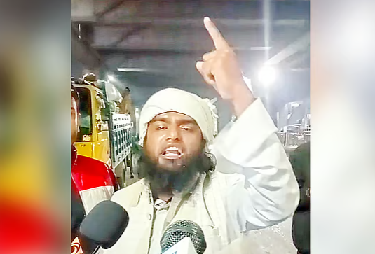 ডেইলি স্টার থেকে কম্পিউটার নিয়ে যাওয়া যুবক গ্রেপ্তার