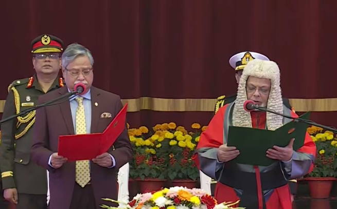 ২৬তম প্রধান বিচারপতি হিসেবে শপথ নিলেন জুবায়ের রহমান চৌধুরী