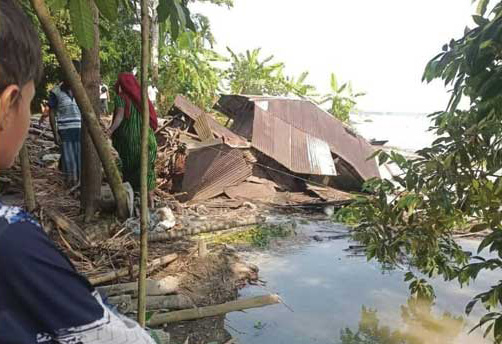 ভাঙনকবলিত সন্ধ্য নদীতে বালুমহাল ইজারা দেওয়ার পাঁয়তারা জেলা প্রশাসনের