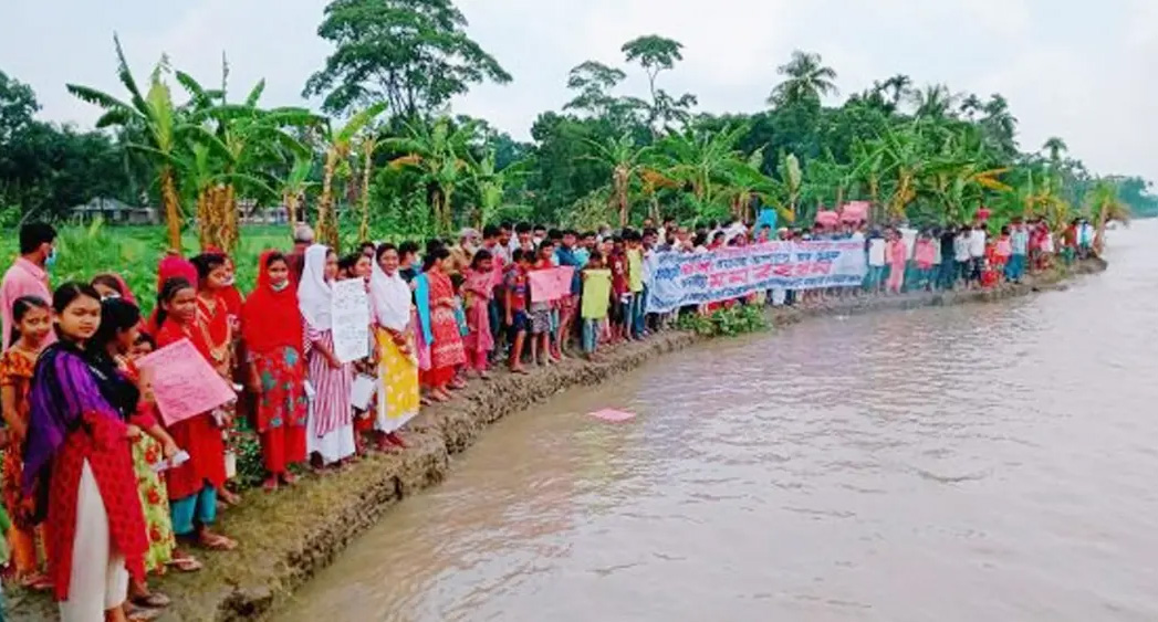 ভাঙনকবলিত সন্ধ্য নদীতে বালুমহাল ইজারা দেওয়ার পাঁয়তারা জেলা প্রশাসনের