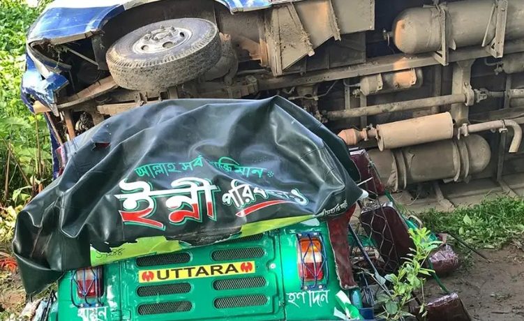 সুনামগঞ্জে বাসের ধাক্কায় বাবা-মেয়েসহ নিহত ৫