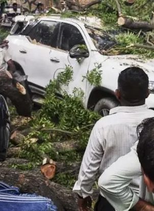 ভারতের উত্তর প্রদেশে প্রবল বৃষ্টি ও ঝড়ে ৮৯ জনের মৃত্যু